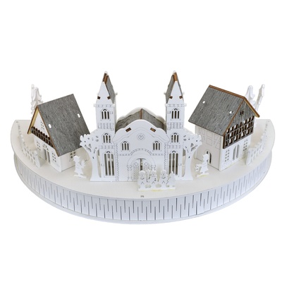 Dřevěná vesnička s kostelem LED 17x40 cm